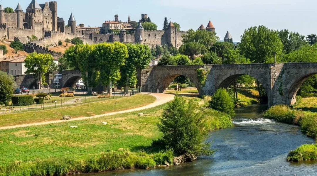 Carcassonne en gîte : vivre l’histoire autrement au pied des remparts