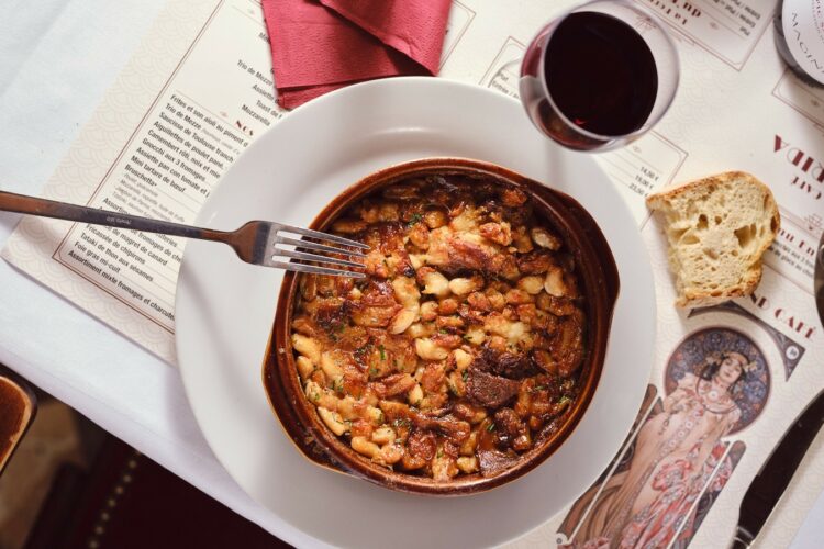 Gastronomie d&rsquo;hiver du sud-ouest : cassoulet, garbure, foie gras et grandes tablées