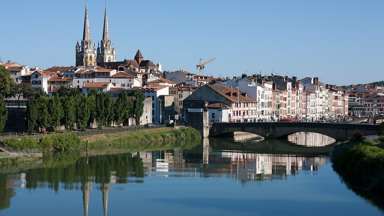 Maisons à colombages rouge et blanc dans le Petit Bayonne