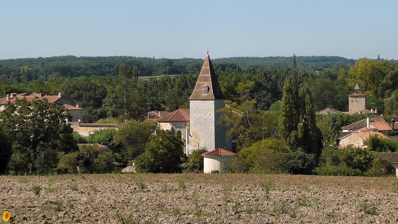 Paysage gascon autour de Vic-Fezensac avec vignobles et collines
